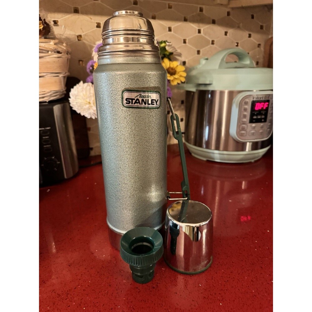 Stanley Aladdin Green Vacuum Bottle Thermos A-944DH Quart Vintage Campcore USA